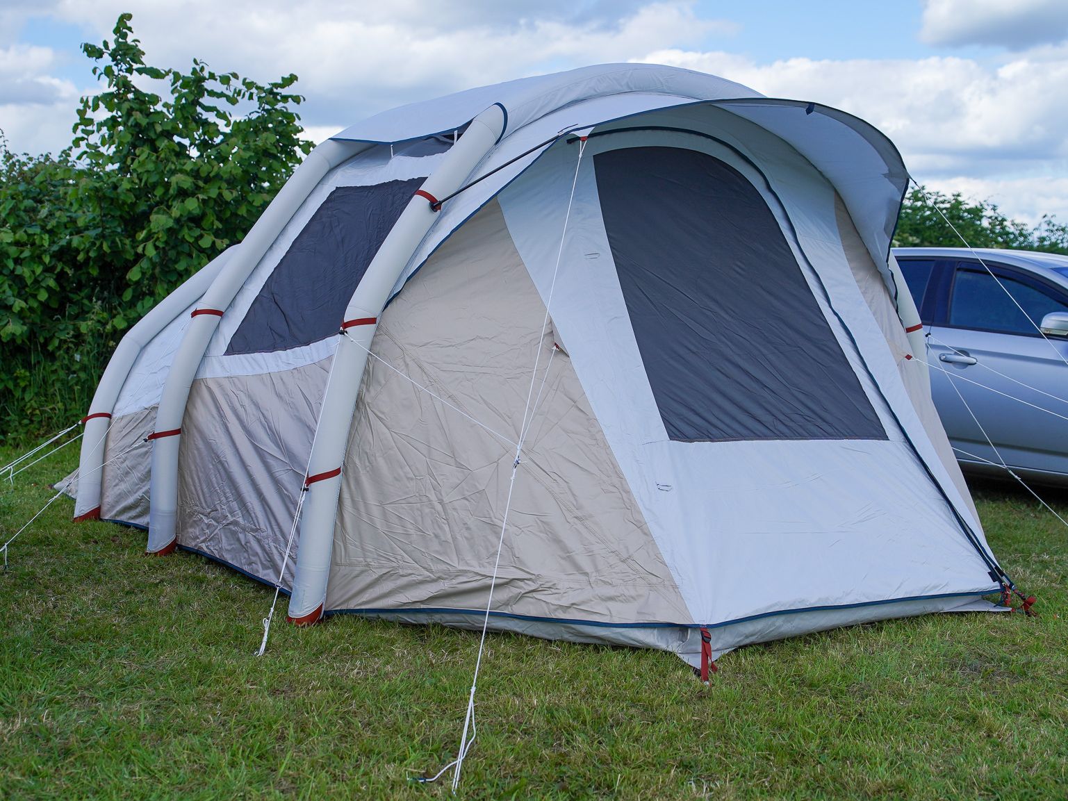 air-seconds-4-1-300nvm-1.jpg Quechua Inflatable Camping Tent Air Seconds 4.1 F&B 4 Person 1 Bedroom review | T3 - Afbeelding 1