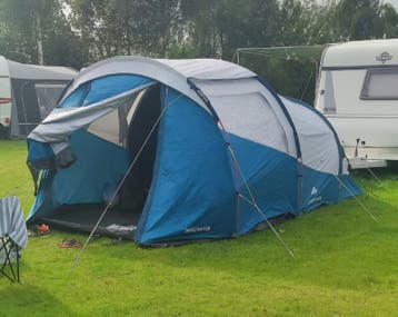 arpenaz-4-1-fresh-black-165nfi.jpg Quechua Arpenaz Family 4.1 Fresh & Black tent (m2450089477) — Tenten — Marktplaats - Afbeelding 1