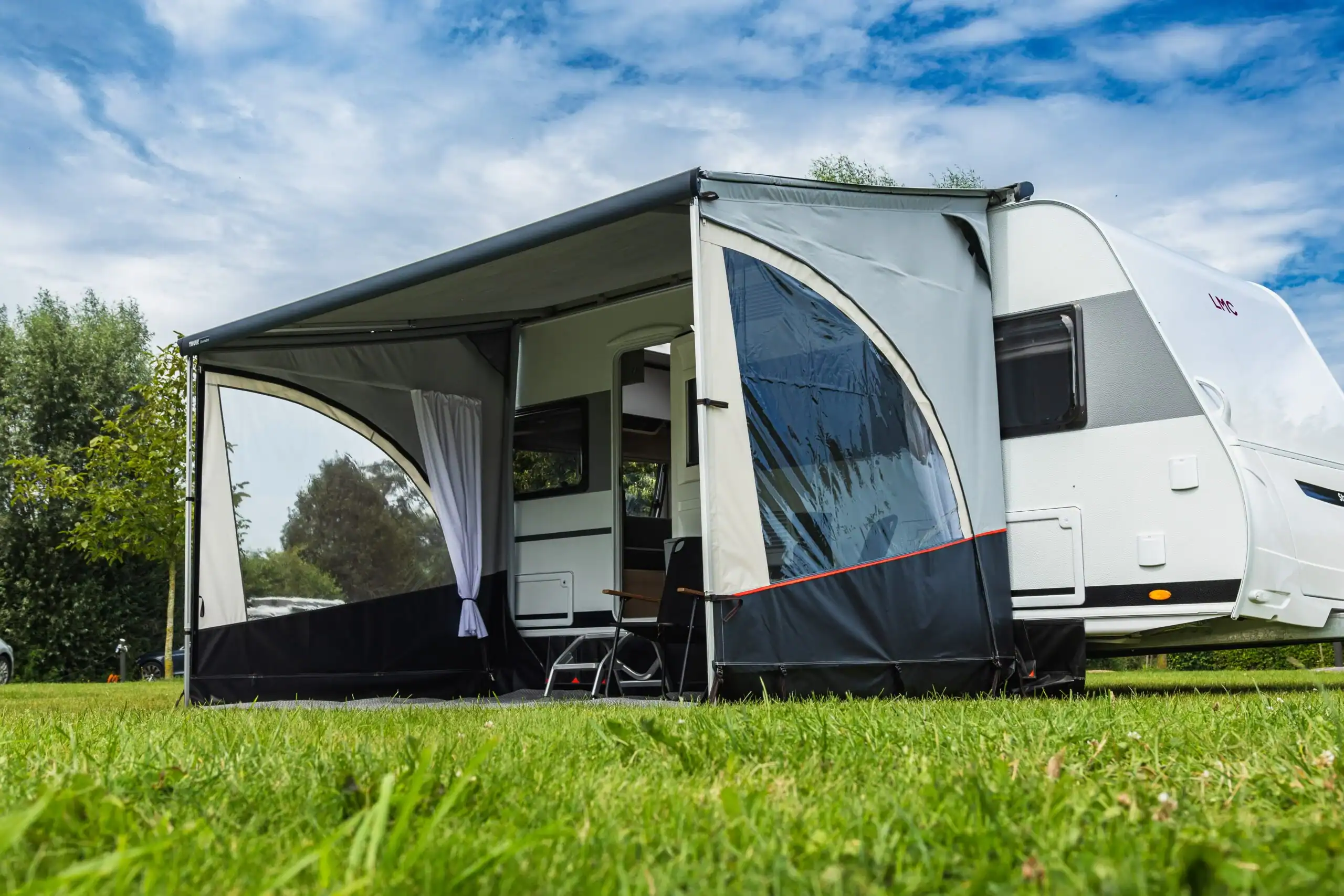luifel-tent-812qnl.webp Explore SidePRO zijwanden voor Thule cassetteluifels | REDA - Afbeelding 1