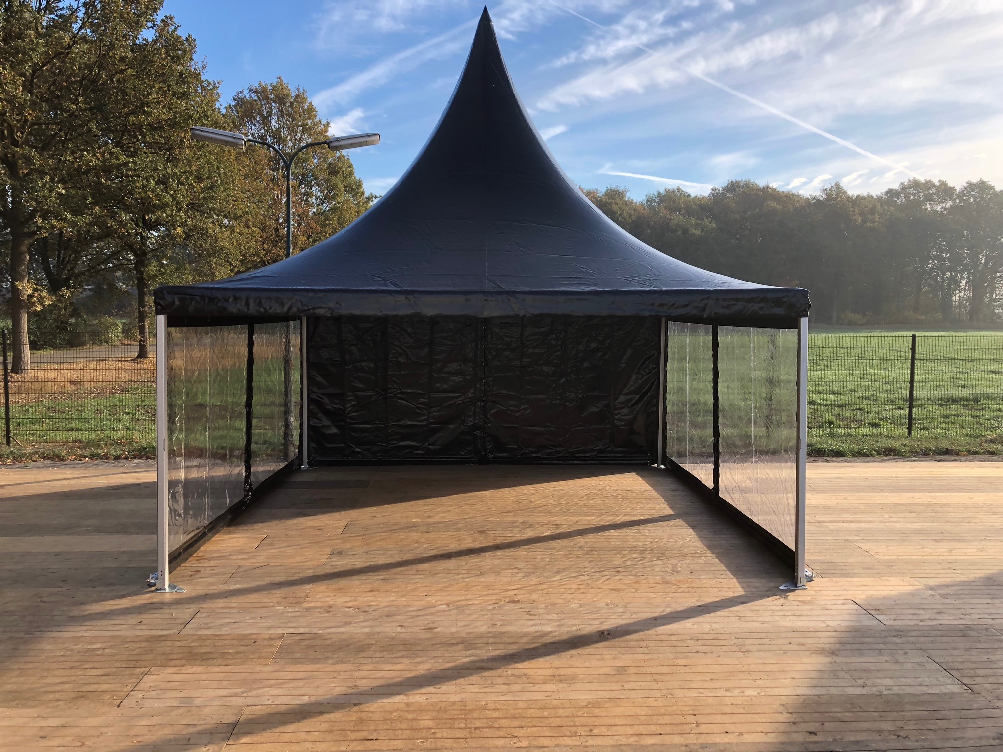 pagodetent-5x5-798spc-1.jpg Pagodetent 5x5 mtr. Zwart | Partyverhuur De Harlekijn - Afbeelding 1