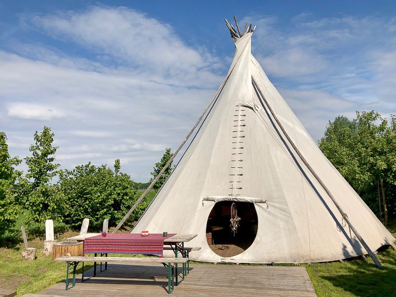 tent-vakantie-028ufi-1.jpg Grote Tipi tent met vuurplaats OrigineelOvernachten - Afbeelding 1